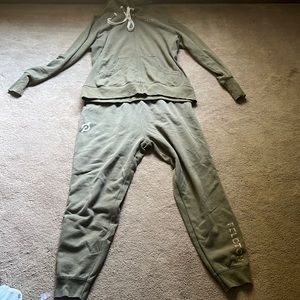 Peloton matching jogger set